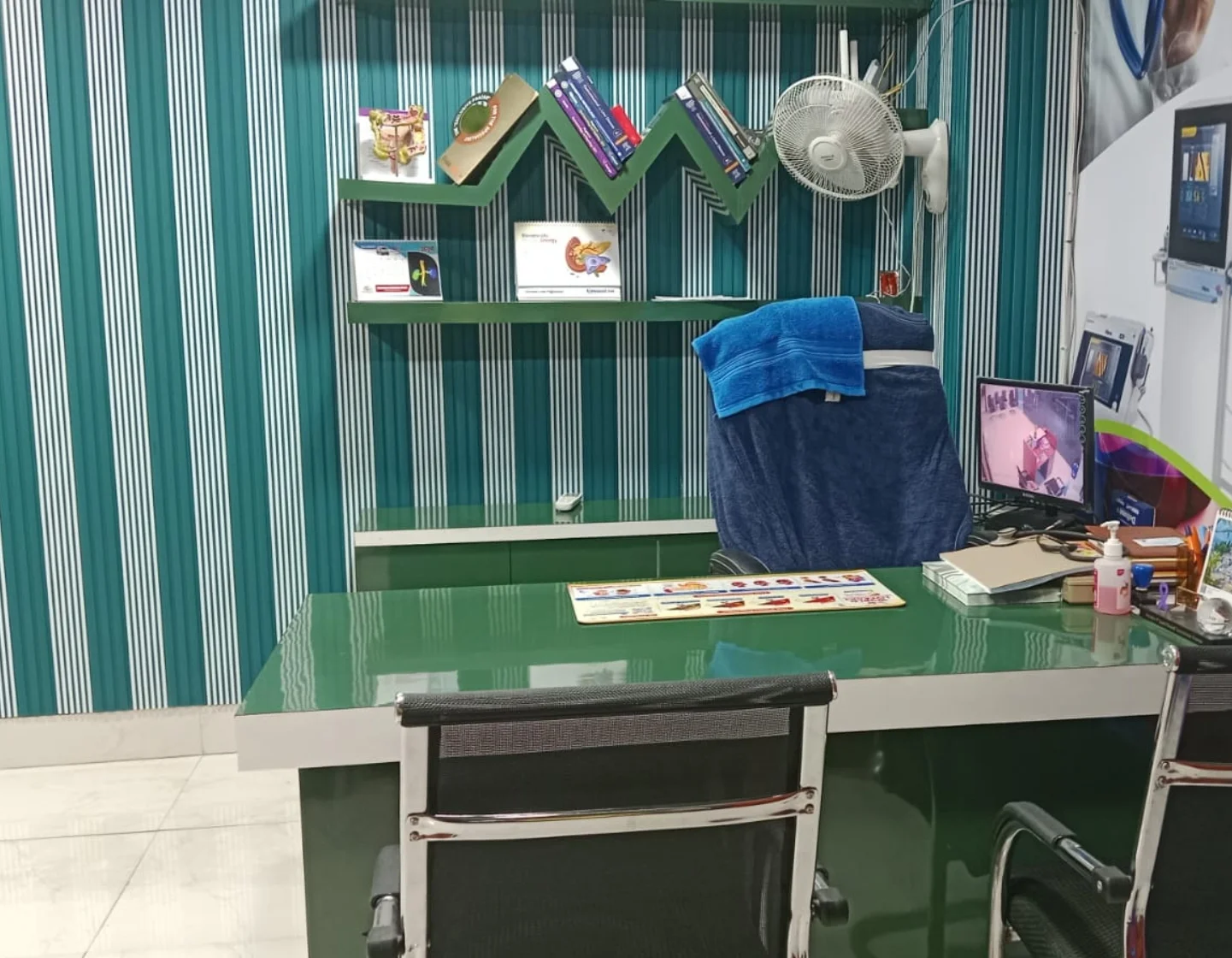 Consultation Area - Dr Jitendra Mohan Jha Gastro Liver Clinic Patna